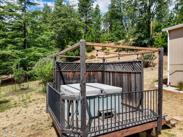 15264 Airport Rd, Nevada City, CA 95959