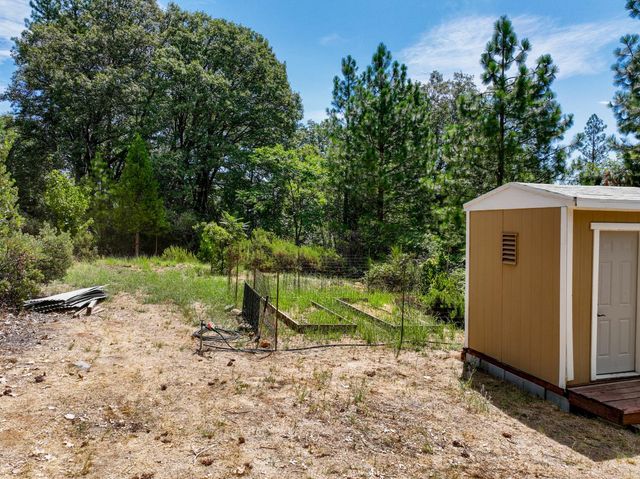 15264 Airport Rd, Nevada City, CA 95959