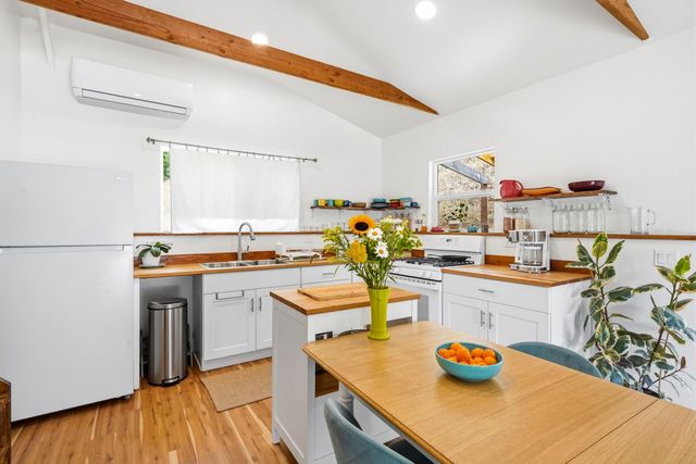 15264 Airport Rd, Nevada City, CA 95959