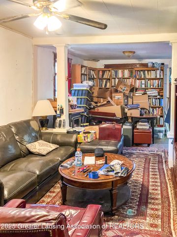 2812 Pleasant Grove Road, Lansing, MI 48910