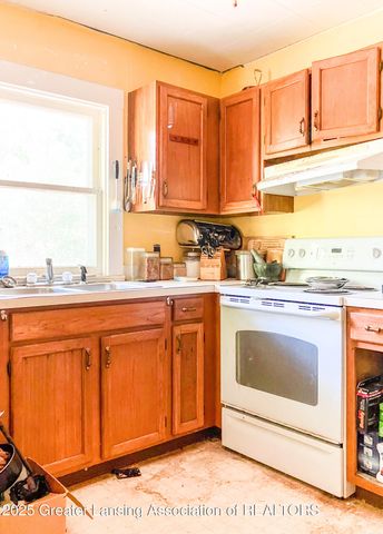 2812 Pleasant Grove Road, Lansing, MI 48910