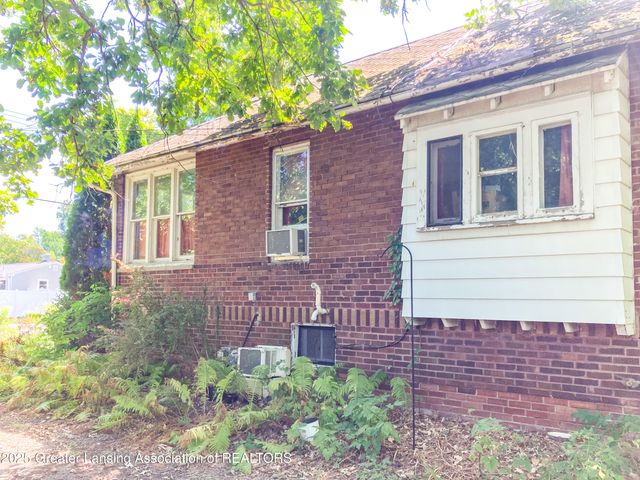 2812 Pleasant Grove Road, Lansing, MI 48910