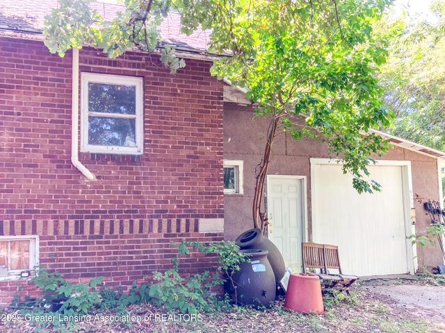 2812 Pleasant Grove Road, Lansing, MI 48910