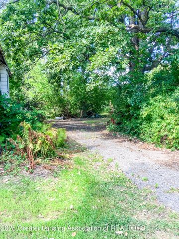 2812 Pleasant Grove Road, Lansing, MI 48910