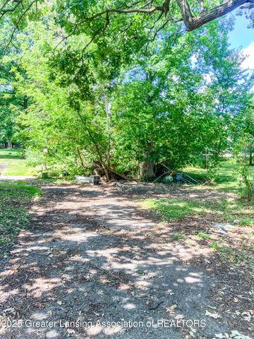 2812 Pleasant Grove Road, Lansing, MI 48910