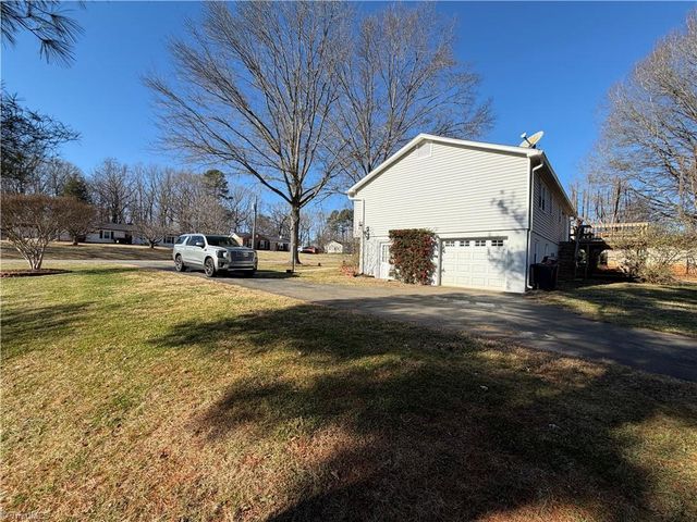 213 Hillcrest Drive, King, NC 27021
