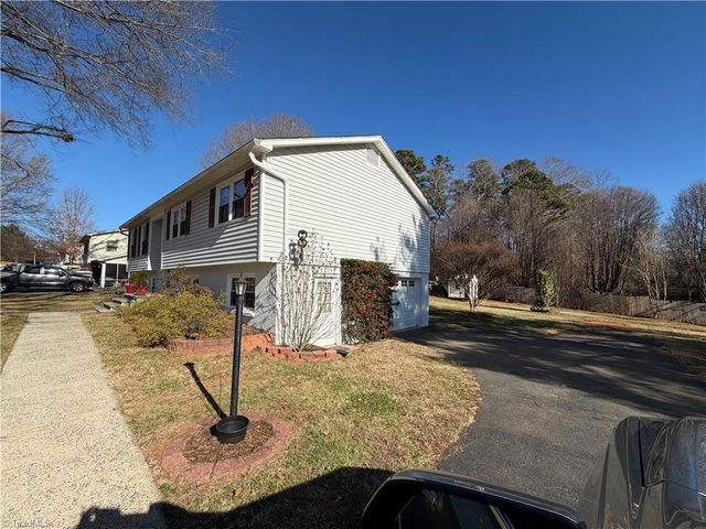 213 Hillcrest Drive, King, NC 27021