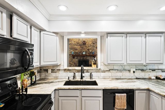1213 Donna Kay Dr, Kerrville, TX 78028
