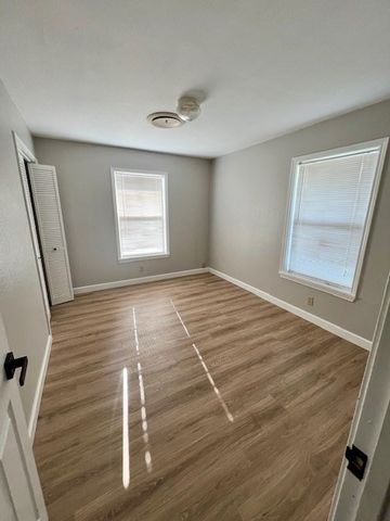 1213 Donna Kay Dr, Kerrville, TX 78028