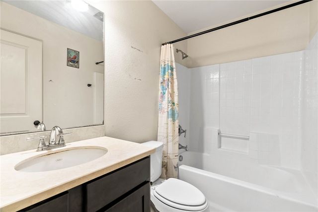 1533 Oak Hill Dr, Corpus Christi, TX 78418