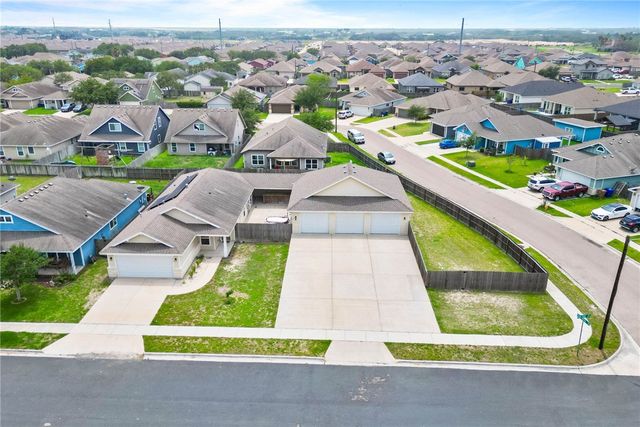 1533 Oak Hill Dr, Corpus Christi, TX 78418