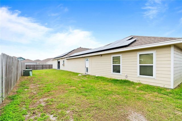 1533 Oak Hill Dr, Corpus Christi, TX 78418
