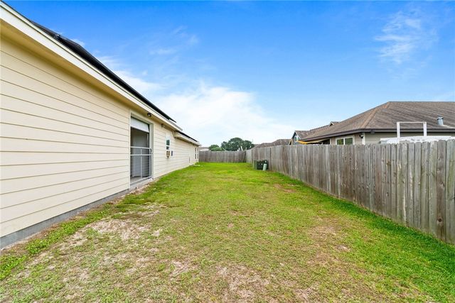 1533 Oak Hill Dr, Corpus Christi, TX 78418