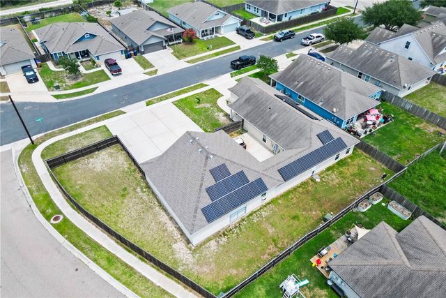 1533 Oak Hill Dr, Corpus Christi, TX 78418
