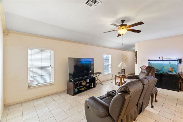 1533 Oak Hill Dr, Corpus Christi, TX 78418