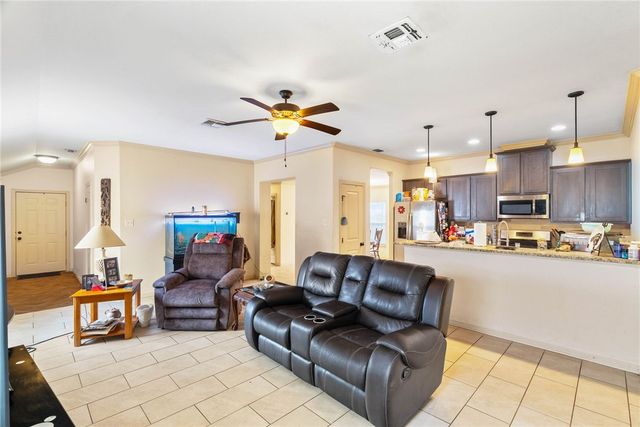 1533 Oak Hill Dr, Corpus Christi, TX 78418