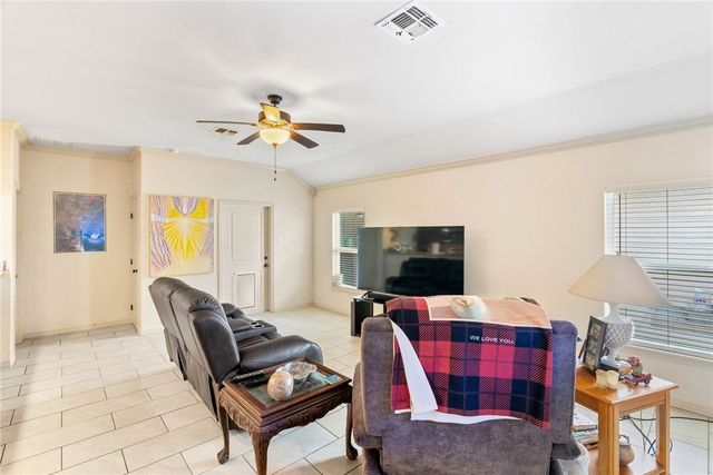 1533 Oak Hill Dr, Corpus Christi, TX 78418
