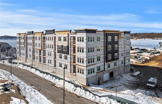 141 East Point Drive 412, East Providence, RI 02916