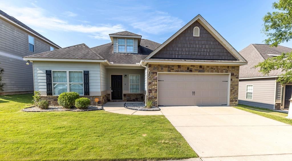 8 Ivy Loop, Phenix City, AL 36867