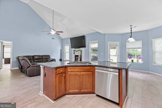 84 Blossom Lane, Newnan, GA 30263