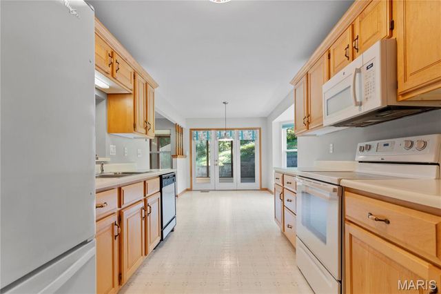 3119 Shady Oak Drive 20B, St Charles, MO 63301