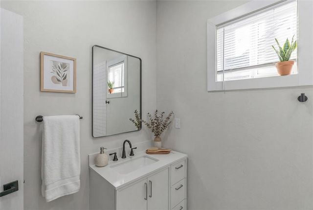 1208 W Logan Avenue, Guthrie, OK 73044