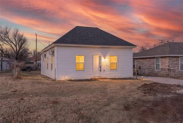 1208 W Logan Avenue, Guthrie, OK 73044