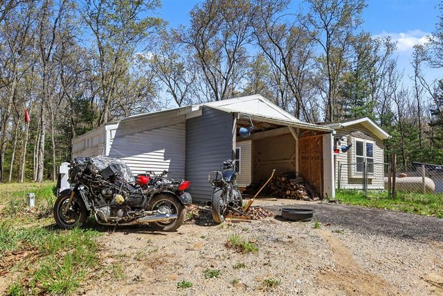 1005 Sharps Road, Pullman, MI 49450