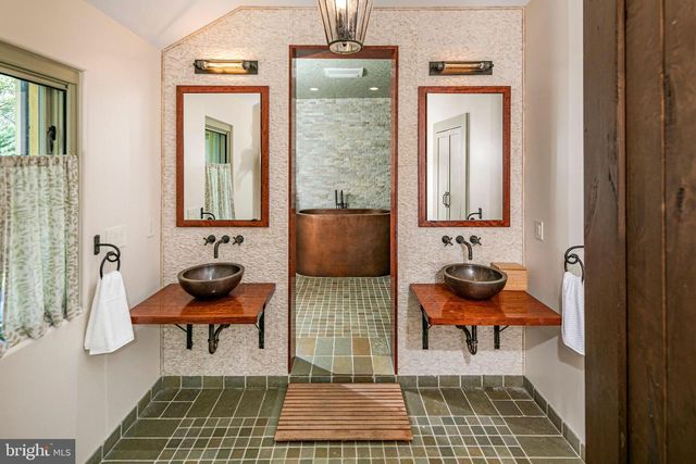 210 LAMBERT DR, Princeton, NJ 08540