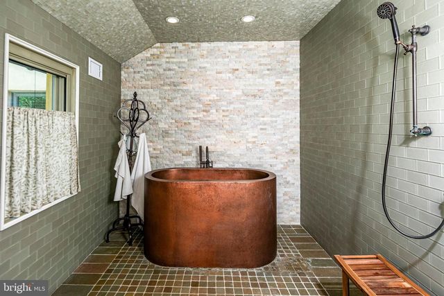 210 LAMBERT DR, Princeton, NJ 08540