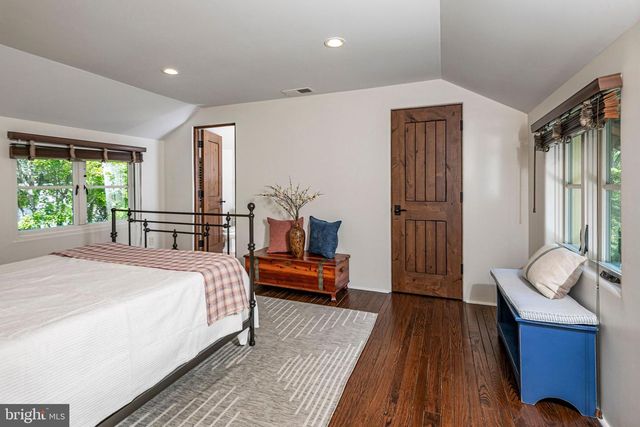 210 LAMBERT DR, Princeton, NJ 08540