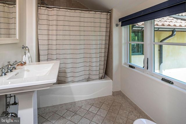 210 LAMBERT DR, Princeton, NJ 08540