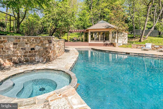 210 LAMBERT DR, Princeton, NJ 08540