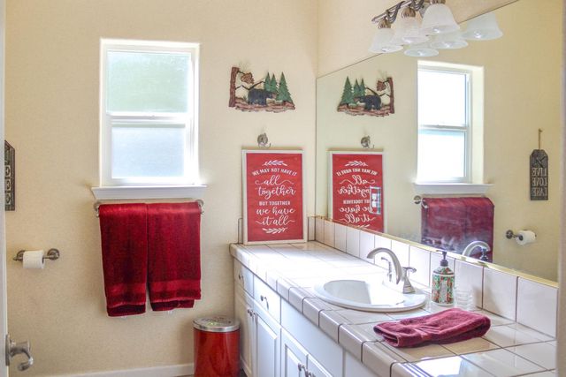 40513 Road 222, Bass Lake, CA 93604