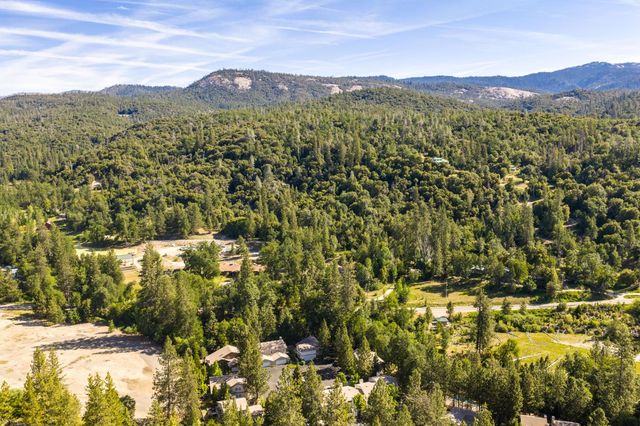 40513 Road 222, Bass Lake, CA 93604