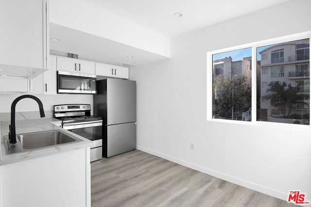 1610 S Beverly Glen Boulevard 10, Los Angeles, CA 90024