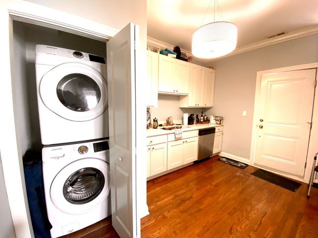717 W Belmont Avenue 2R, Chicago, IL 60657