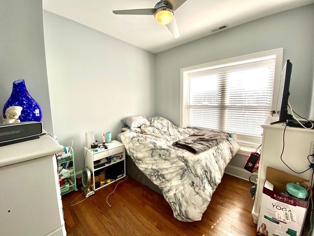 717 W Belmont Avenue 2R, Chicago, IL 60657