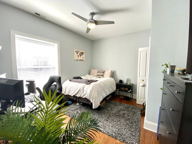 717 W Belmont Avenue 2R, Chicago, IL 60657