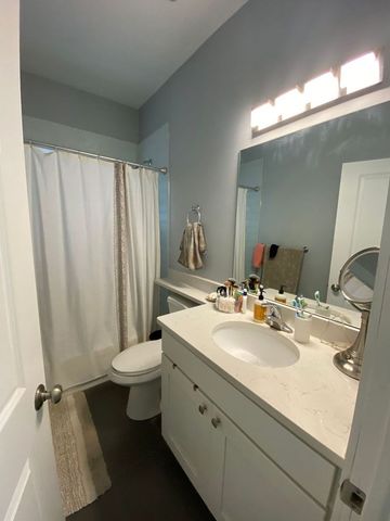 717 W Belmont Avenue 2R, Chicago, IL 60657
