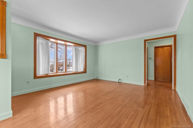 22516 Millenbach Street, St Clair Shores, MI 48081