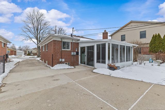 22516 Millenbach Street, St Clair Shores, MI 48081