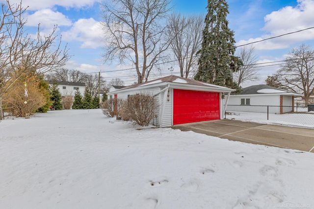 22516 Millenbach Street, St Clair Shores, MI 48081