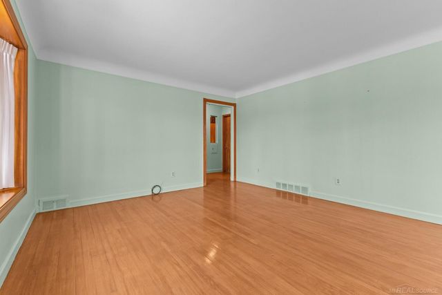 22516 Millenbach Street, St Clair Shores, MI 48081