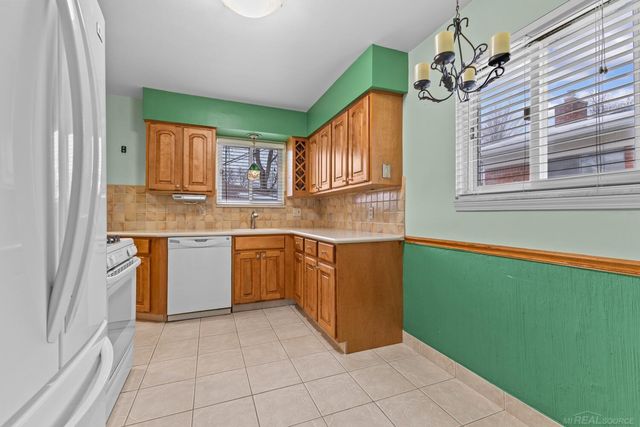 22516 Millenbach Street, St Clair Shores, MI 48081