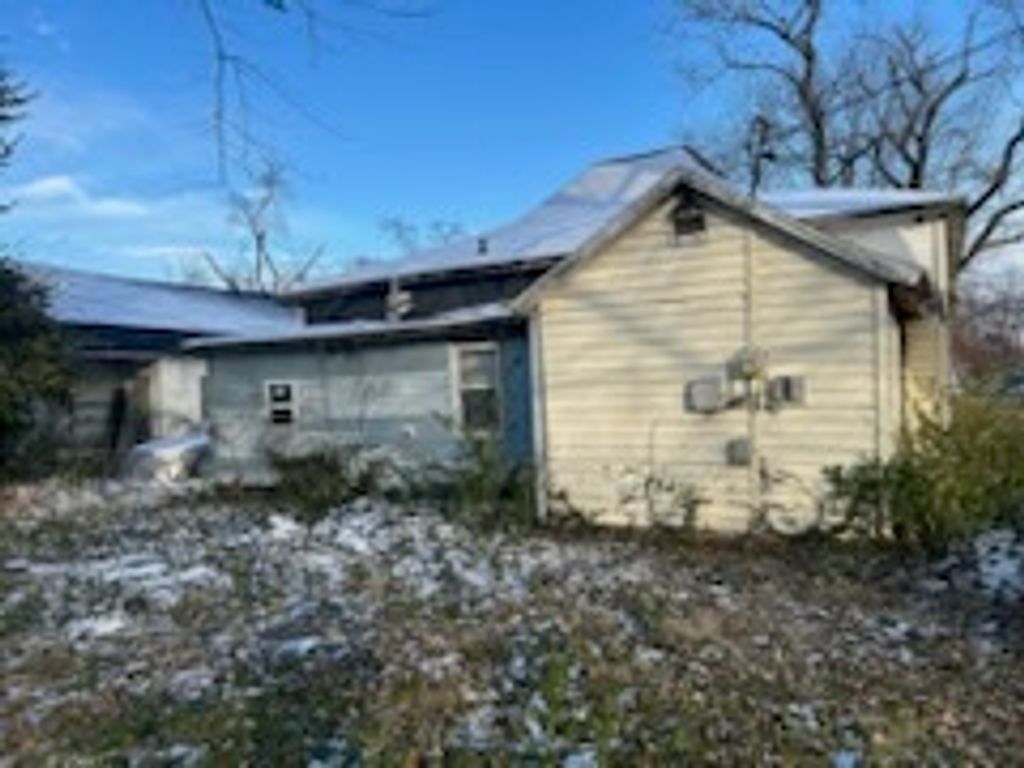 Image 1 of property listing at 419 S Pearl Street, Salem, IL 62881