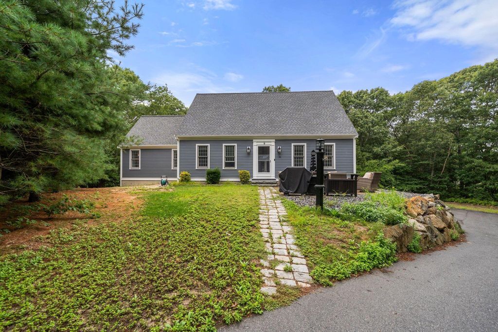 36 Bent Bluff Lane, Yarmouth Port, MA 02675