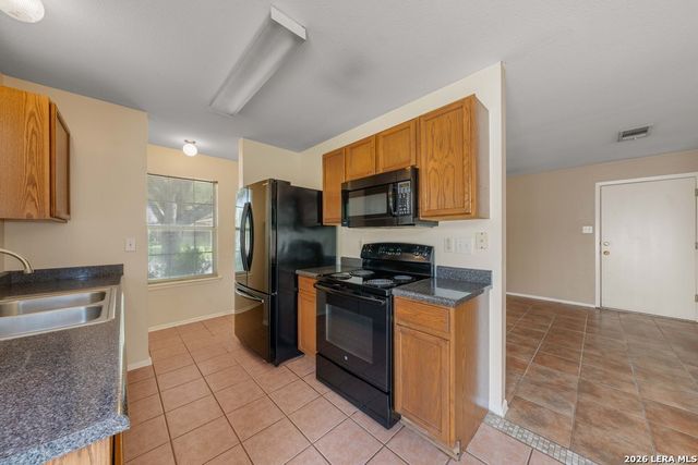 7522 Yellow Sand Dr, San Antonio, TX 78227