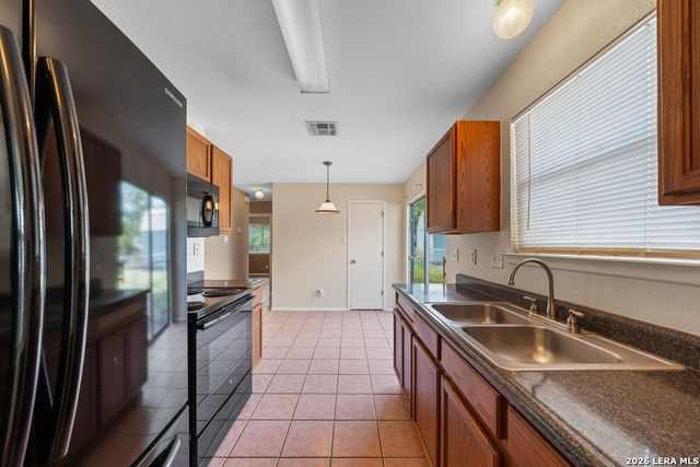 7522 Yellow Sand Dr, San Antonio, TX 78227