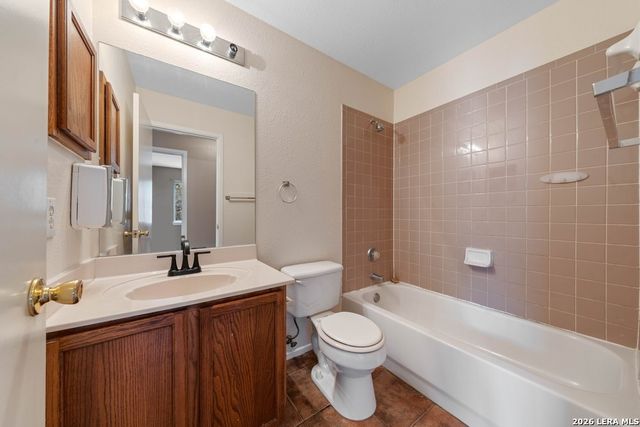 7522 Yellow Sand Dr, San Antonio, TX 78227